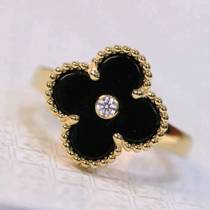 Miro CLOVER ONYX RING GOLD DIAMOND