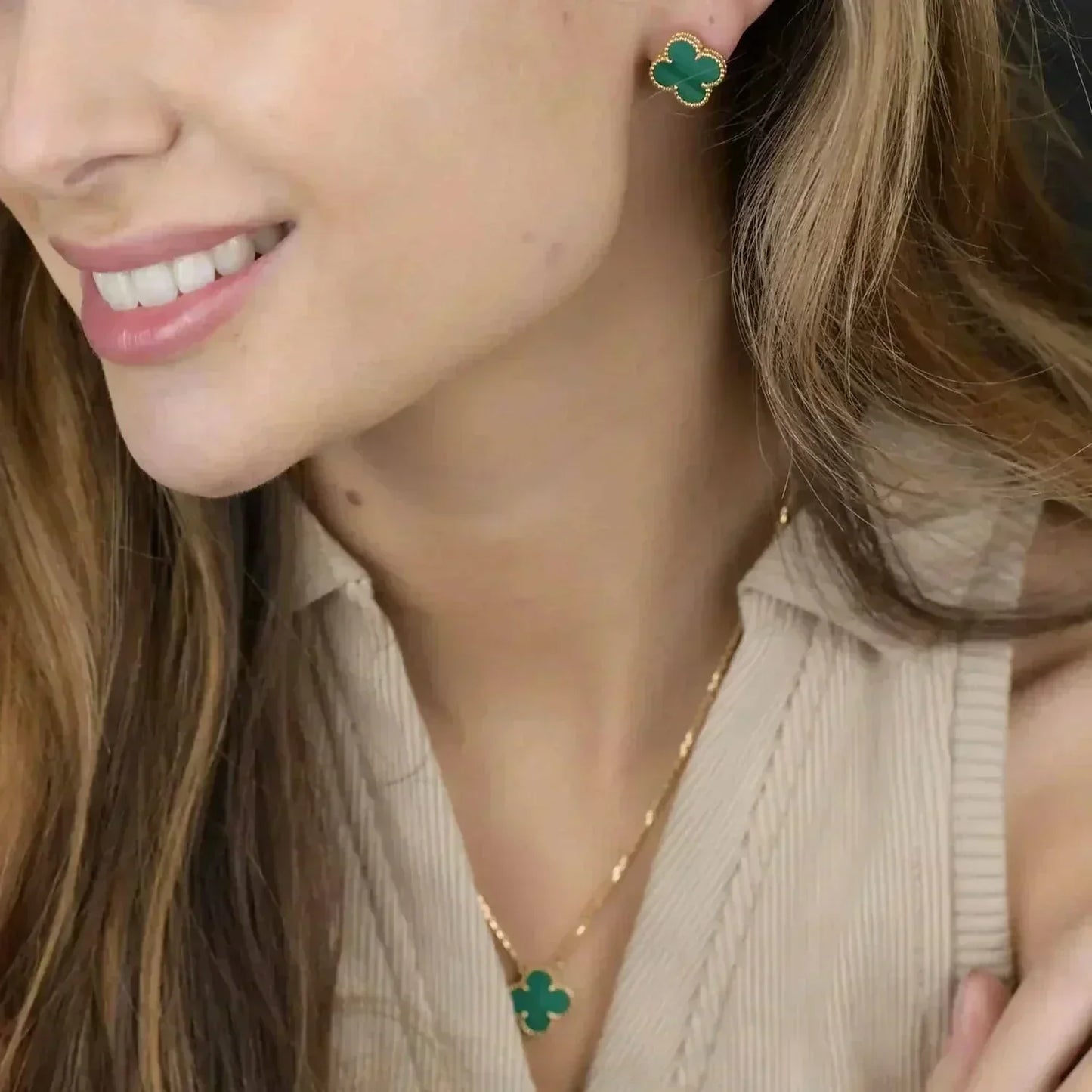 Miro CLOVER MINI 9.5MM MALACHITE EARRINGS
