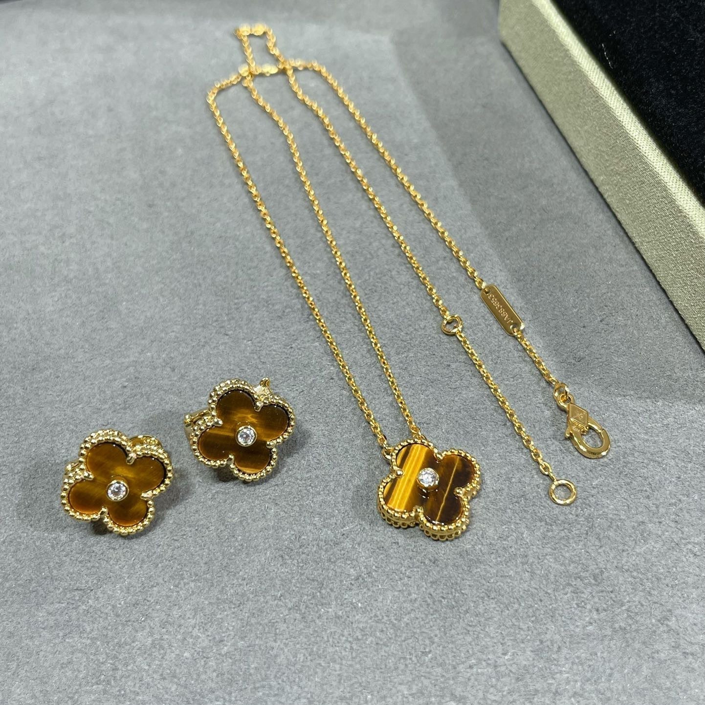 Miro CLOVER 15MM DIAMOND AND YELLOW TIGER'S EYE AGATE necklace