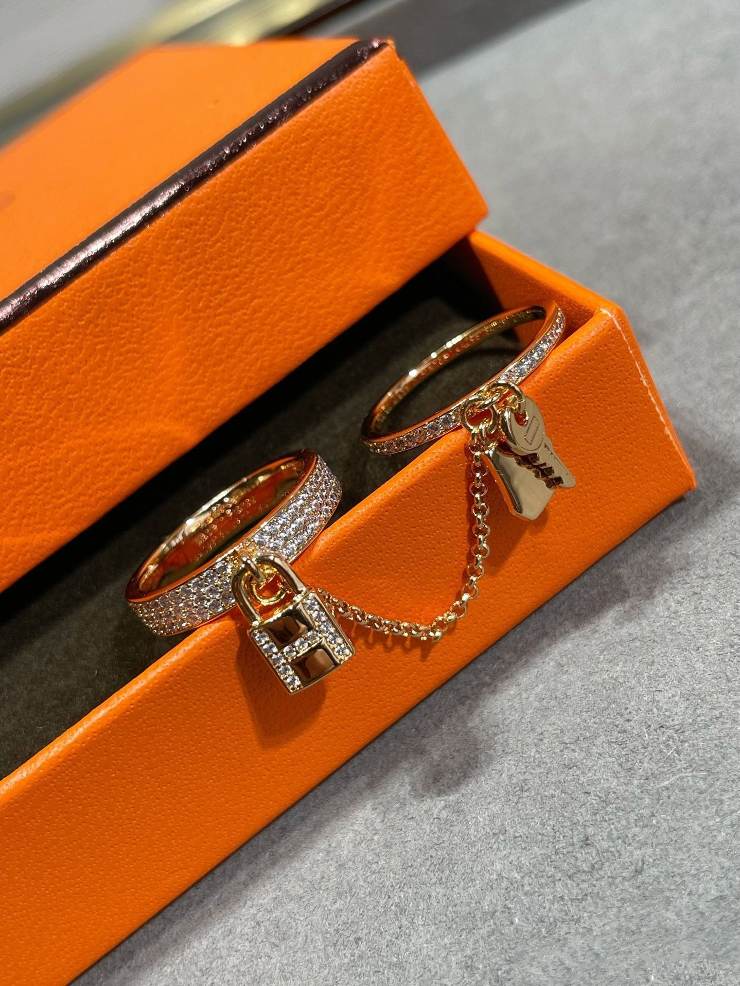 Miro HM KELLY CLOCHETTE DOUBLE RING IN WITH DIAMONDS