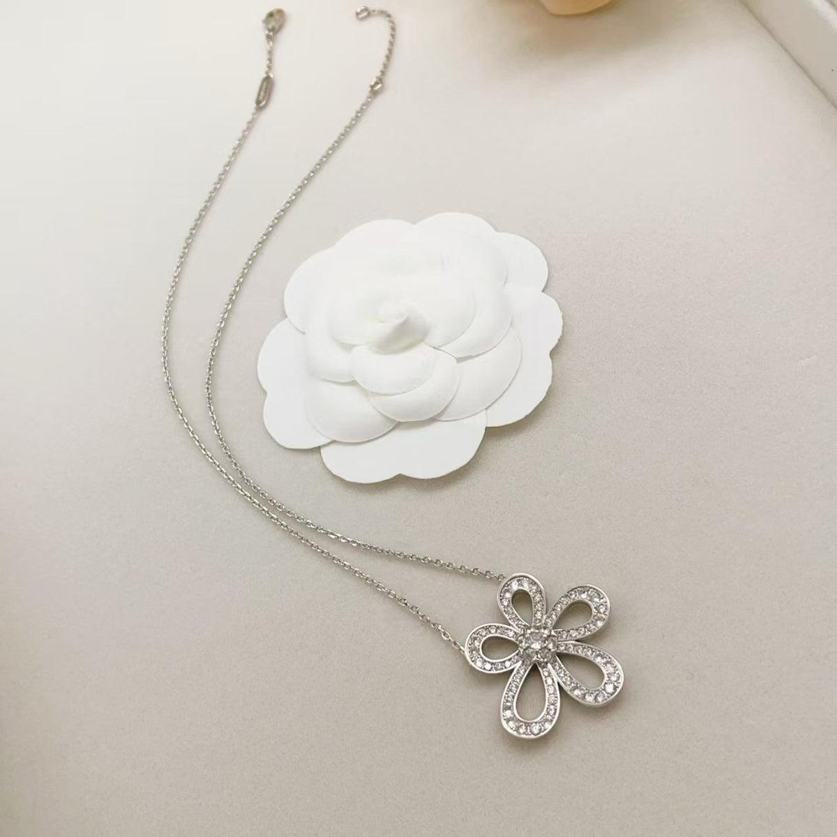 Miro Big FLOWER Silver DIAMOND NECKLACE