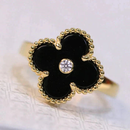 Miro CLOVER ONYX RING GOLD DIAMOND