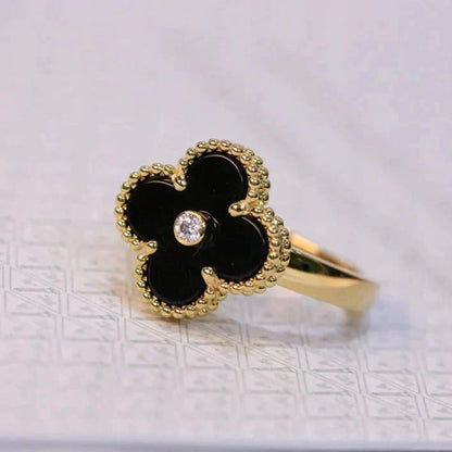 Miro CLOVER ONYX RING GOLD DIAMOND