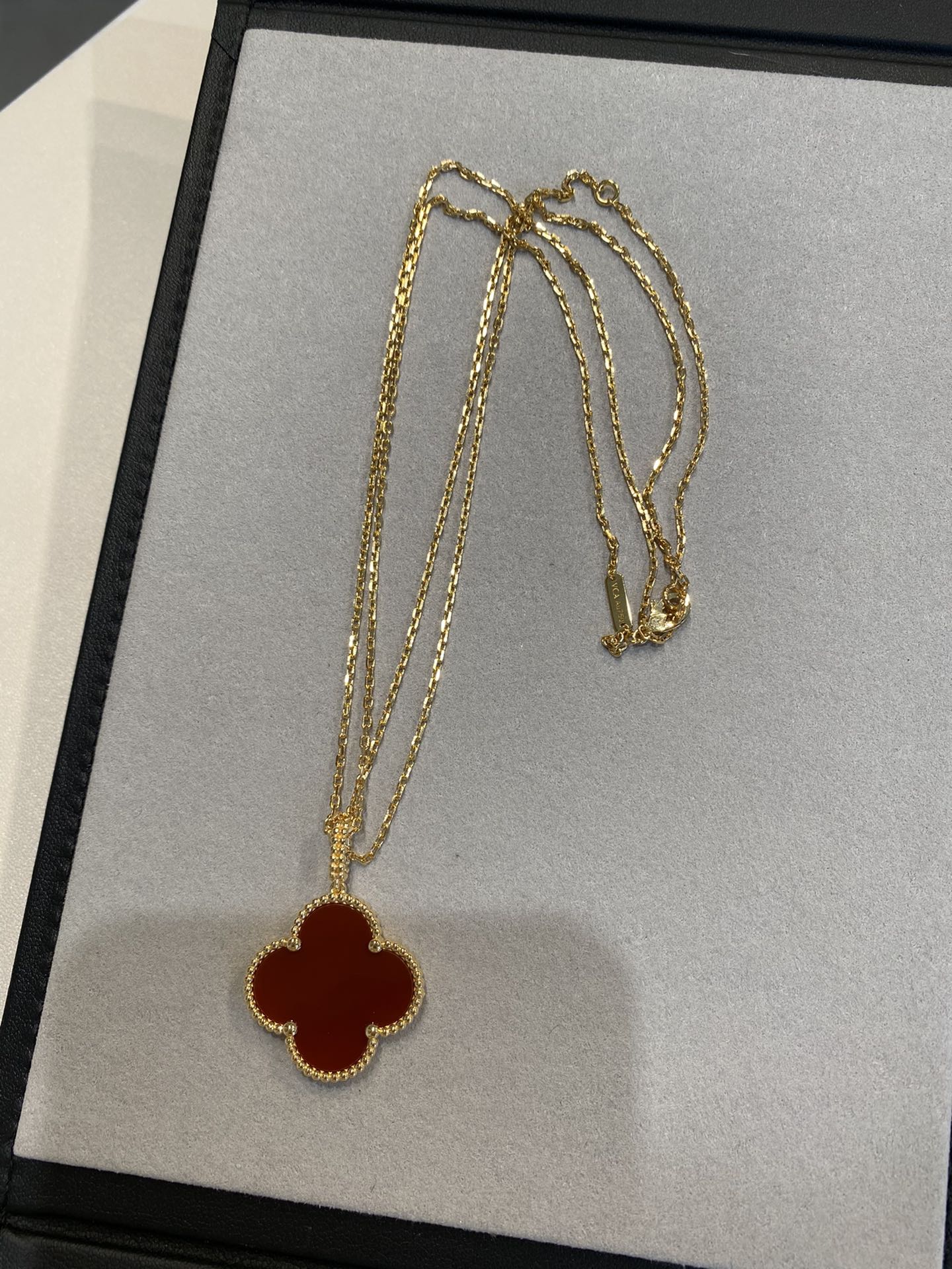 Miro CLOVER 25MM NECKLACE GOLD CARNELIAN