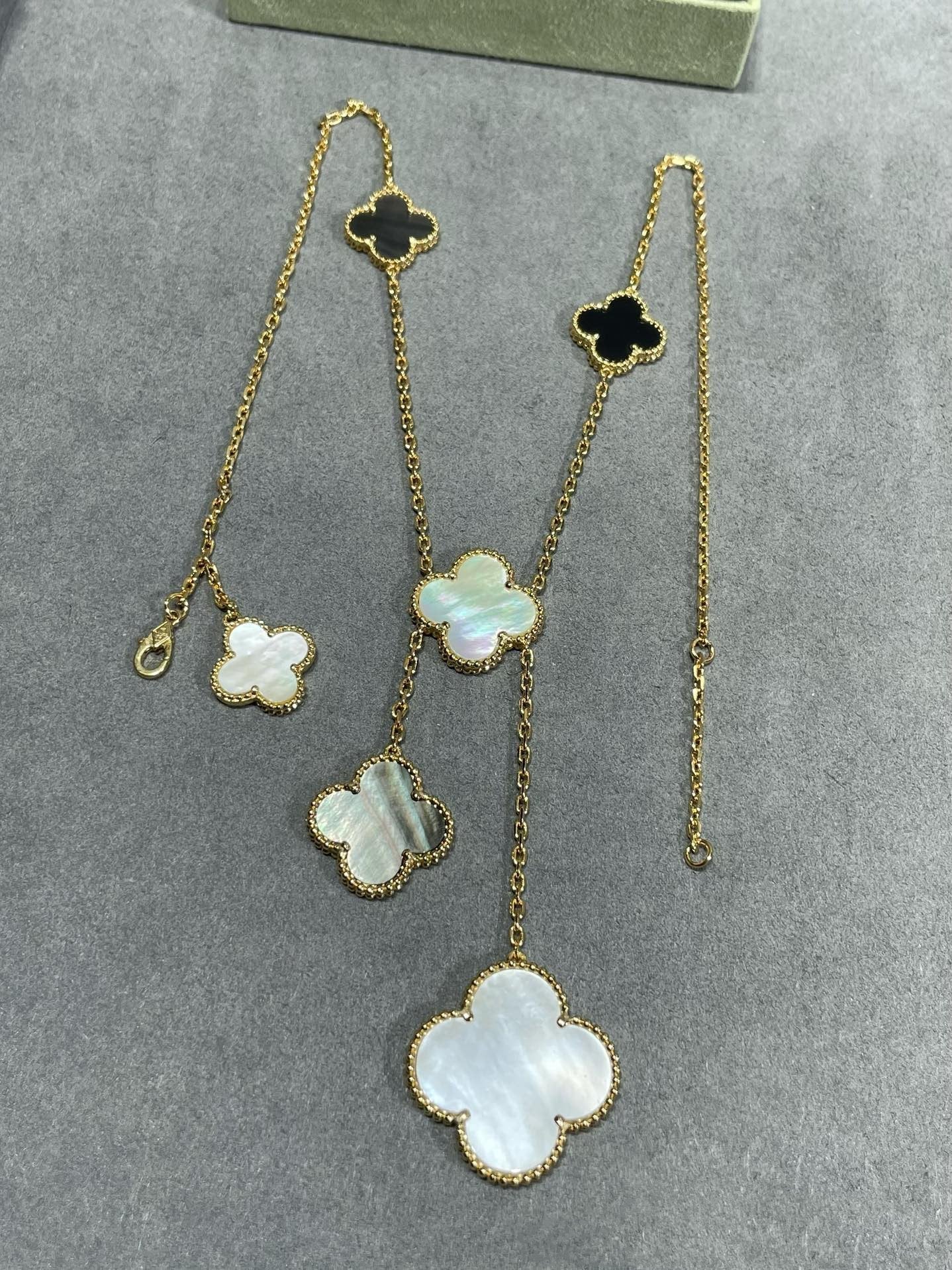 Miro CLOVER 6 MOTIF MOP ONYX GOLD NECKLACE