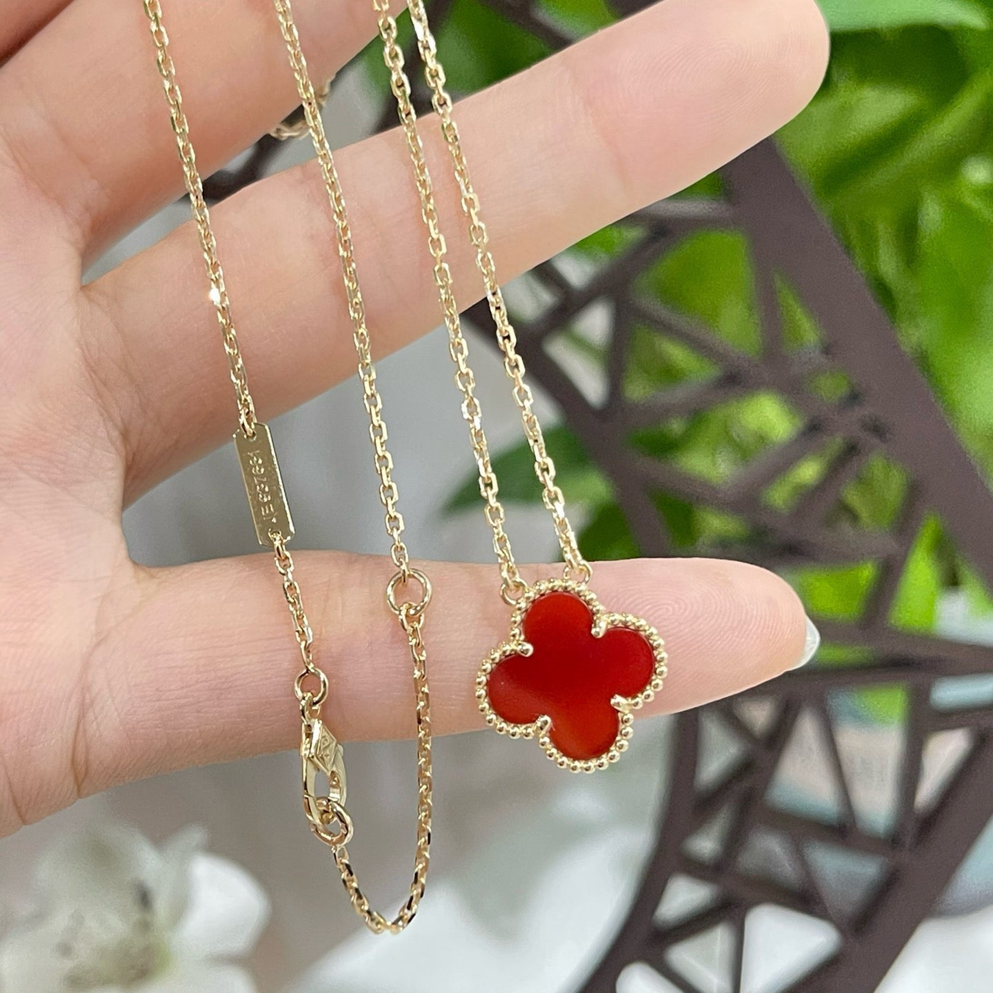 Miro CLOVER 15MM CARNELIAN SINGLE FLOWER NECKLACE